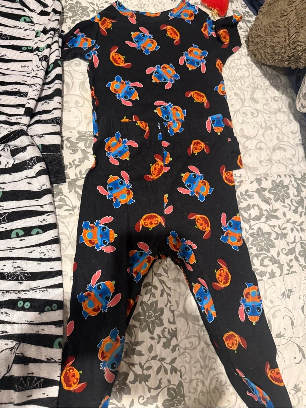 Boys lot of 4t Halloween pairs of pjs vgc.